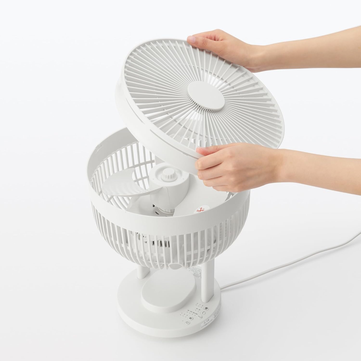 MUJI 無印良品循環扇拆卸前護網清潔示意