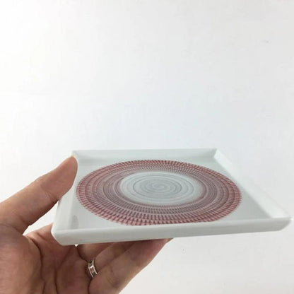 一真窯 波佐見燒 漸層放射刻紋方盤 13.5cm 日式甜點盤 厚度展示
