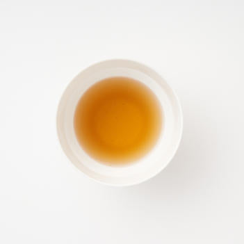 丸八製茶場獻上加賀棒茶衝泡後