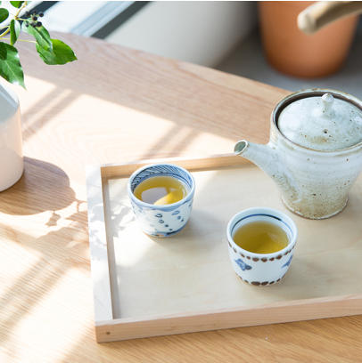 丸八製茶場獻上加賀棒茶沖泡示意